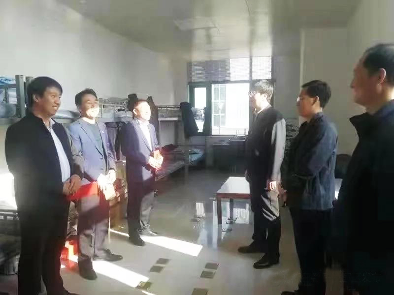 工業(yè)園區(qū)管委會、泓源公司慰問園區(qū)機關(guān)保安門衛(wèi)等一線人員(圖2)