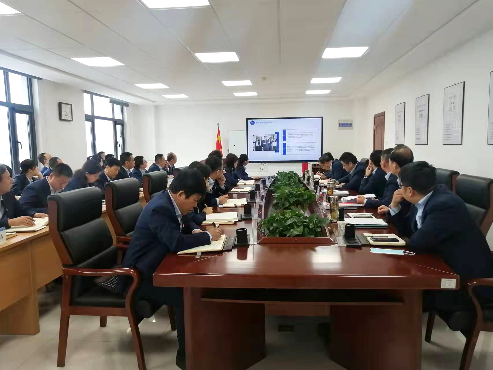 市產(chǎn)投集團(tuán)召開(kāi)黨委理論學(xué)習(xí)中心組集體學(xué)習(xí)會(huì)議(圖2)