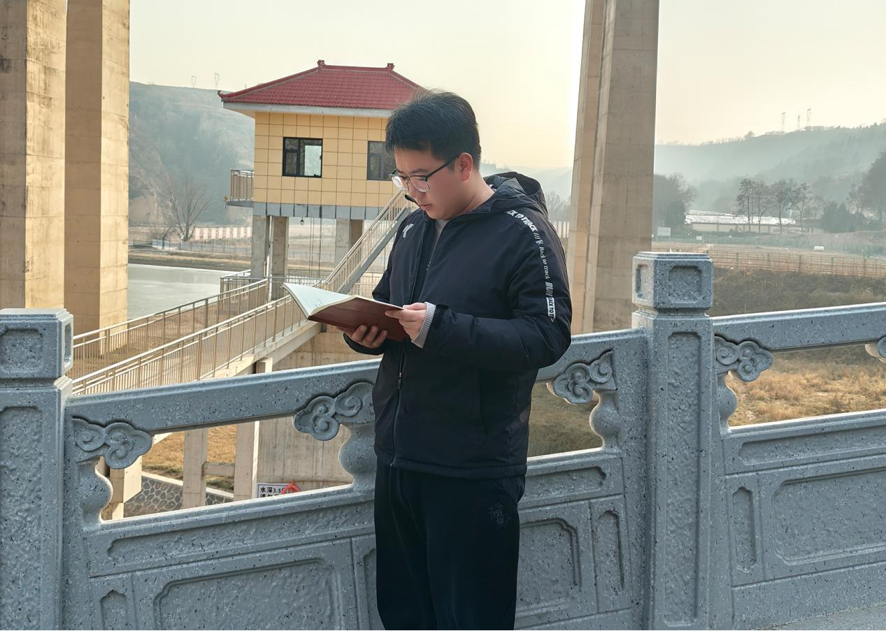 中共平?jīng)鍪谢A(chǔ)產(chǎn)業(yè)投資集團有限公司委員會關(guān)于對2024年度“產(chǎn)投榜樣”進(jìn)行公示的公告(圖2)